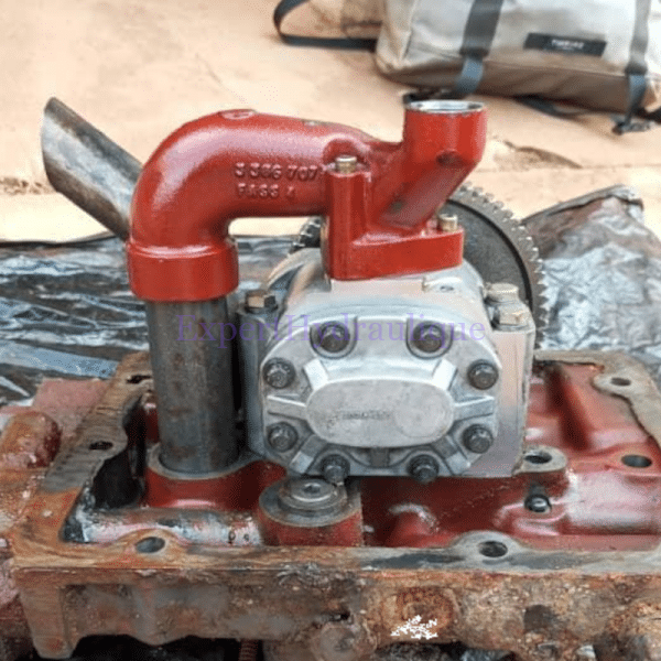 Ancien moulage pompe massey ferguson 3790722M1.