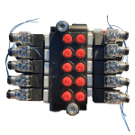 Distributeur 5 fonctions électrique double effet 12/24V 50L/min vue du dessus.